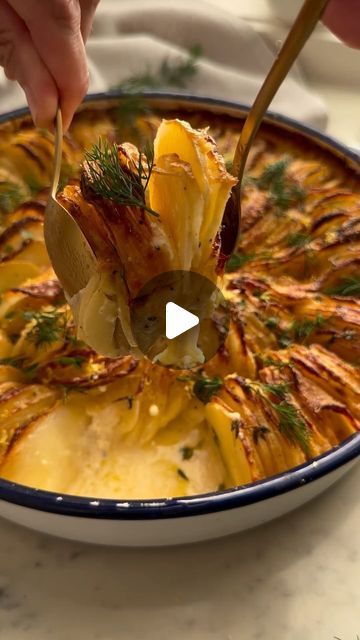 Courtney Roulston on Instagram: "Easy Cheesy Potato Gratin 🥔🧀

Such an easy recipe that delivers big on the comfort vibes now that Winter has hit!

Find this recipe in the July issue of the Coles Magazine or in the link in my bio for anyone outside of Australia that would like to make it :) 

Pop some @carisma_potatoes into your trolly at Coles until the 30th July 2024 and 25 cents from the sale of every Australian Carisma® Potatoes 2kg Bag will be donated to the Stephanie Alexander Kitchen Garden Foundation.

This is an easy and delicious way to support our Aussie school kids to learn hands on education around the joys of growing & cooking your own fresh produce 👩🏼‍🌾

@colessupermarkets @colesmag_team @carisma_potatoes @kitchengarden_foundation 

#recipe #reels #potato #gratin #easyr Easy Cheesy Potato Gratin, Potato Baked Sliced, Circle Potatoes, Salad Potatoes Recipes, Potatoe Casserole Recipes For Dinner, Fresh Potato Recipes, Potato Gratin Recipes, Potatoes Healthy Recipes, Potato Pops