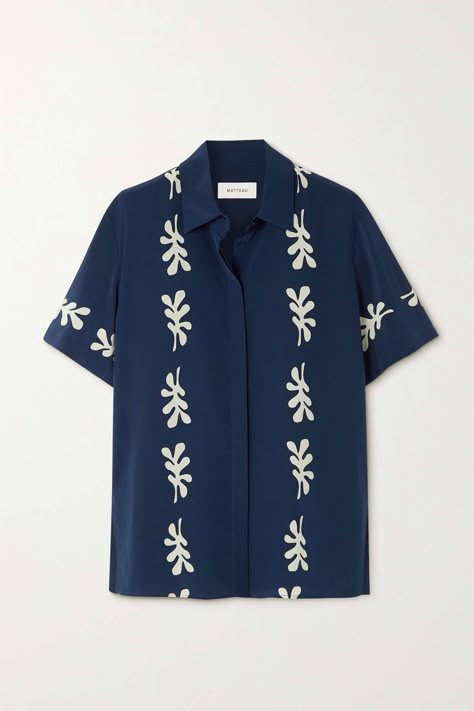 Minimalist Summer Outfits, Summer Wardrobe Staples, Minimalist Summer, Shirt Embroidery, Summer Jacket, Top Designer Brands, Silk Shirt, Look Chic, Mr Porter