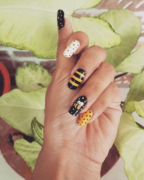 70+ Bee Nail Designs [2023] For Buzzworthy Nails (+ Bumble Bees, Honey Bees, Honeycombs, Cabochons...) Bumble Bee Acrylic Nails, Queen Bee Nails Design, Bee Gel Nails, Bumblebee Nail Designs, Bee Nail Ideas, Nail Art Bee, Nails With Bees, Bumble Bee Nails Design, Bee Nails Design