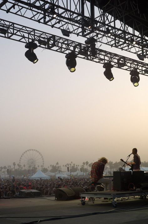 coachella 2013 Music Festival Camping, Concert Crowd, Festival Aesthetic, Coachella Style, Festival Photography, Soul Surfer, Summer Music Festivals, Music Festival Fashion, Concert Aesthetic