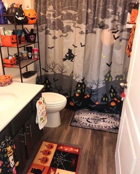 Bathroom Apartment Decor, Small Halloween Party, Decorated Bathroom, Halloween Bathroom Decor, Halloween Bedroom Decor, Halloween Bathroom, Bathroom Apartment, Halloween Bedroom, Bathroom Decor Apartment