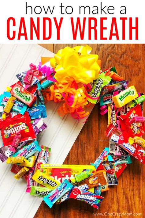 Candy Wreath Diy, Easy Diy Candy, Easy Candy, Candy Bouquet Diy, Candy Wreath, Candy Cakes, Candy Crafts, Wreath Diy, Homemade Candies