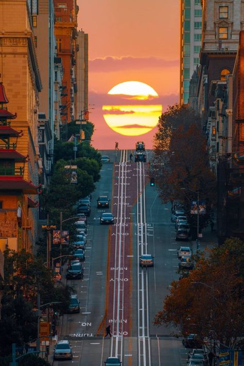 Sunset San Francisco, San Francisco Sunset, Tears Dry On Their Own, Football Anime, Gate Images, Jill Shalvis, Drawing Backgrounds, San Francisco Photography, Street Pics