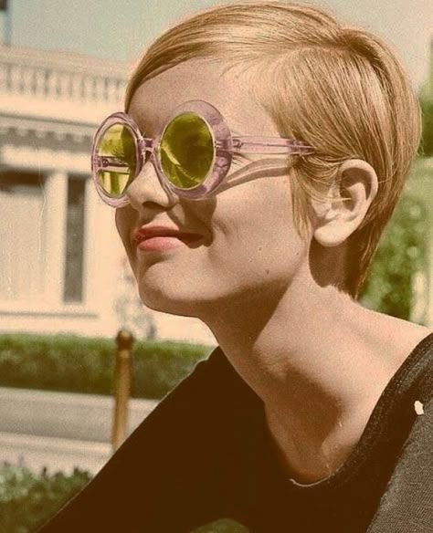 Haircut For Girls, Girls With Glasses, For Girls, Ray Bans, 1960s, Blonde, Sunglasses, Building, Hair