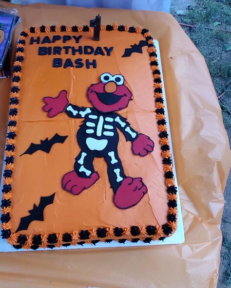 Halloween birthday party including Elmo ❤️ Elmo Halloween, Birthday Deco, Elmo Cake, Halloween Birthday Party, Halloween Cake, Birthday Halloween Party, Halloween Birthday, 2nd Birthday Parties, Birthday Bash