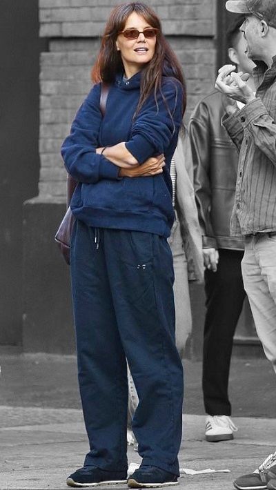 Katie Holmes in New York City, New York on Thursday 21/09/2023 Katie Holmes 2023, Katie Holmes Street Style, Tomboy Femme, Katie Holmes Style, Celebrity Style Icons, Katie Holmes, Chill Outfits, College Fashion, Mode Fashion