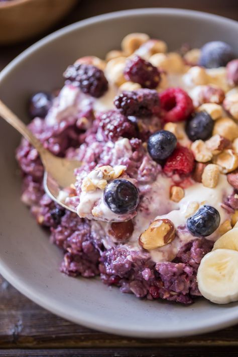 Oatmeal Breakfast Bowl, Best Oatmeal Recipe, Berry Oatmeal, Healthy Oatmeal Recipes, Monte Cristo Sandwich, Breakfast Oatmeal Recipes, Breakfast Oatmeal, Berry Breakfast, Easy Oatmeal