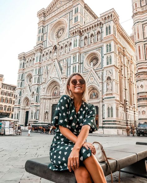 Florence Italy Summer Outfits, Italy Photo Poses, Florence Italy Picture Ideas, Florence Italy Photo Ideas, Florence Photo Ideas, Photo Ideas In Florence, Florence Italy Instagram Pictures, Outfits Italia, Florence Inspo Pics