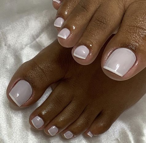 Short Classy Toenails, Nails Feet Pedicure Black Women, Milk Pedicure Nails, French Toenails Pedicures, Off White Pedicure, Pedicure Ideas For Black Women, Funny Bunny French Pedicure, French Pedicure Black Women, Funny Bunny Toes