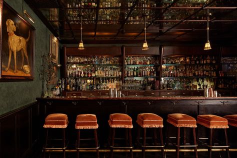 The Bowery Hotel lobby bar with velvet bar stool cushions, artwork, and low hanging light fixtures. The Bowery Hotel, Bar Stool Cushions, Bowery Hotel, Lobby Bar, Rustic Bar, Haunted Hotel, Best Boutique Hotels, Vintage Hotels, Vintage Inspired Decor