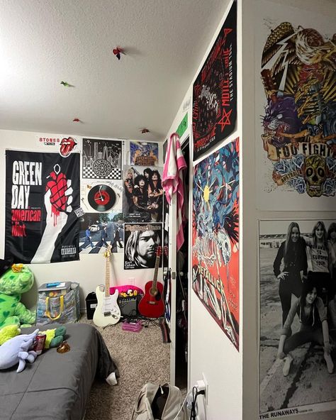 mia on Instagram: “Too chill” Rocker Bedroom, Rocker Room, Rock N Roll Bedroom, Music Room Ideas, Rock Room, Dorm Inspo, Rocker Girl, Bedrooms Ideas, Room Inspiration Bedroom