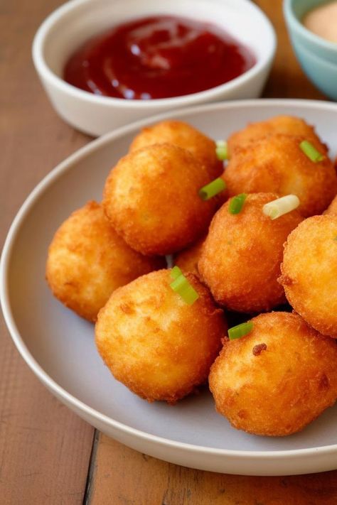 Mashed Potato Balls Recipe, Fried Mashed Potato Balls, Fried Mashed Potatoes, Potato Balls Recipe, Mashed Potato Balls, Potato Balls, Snack For Kids, Stuffed Potato Balls, Making Mashed Potatoes