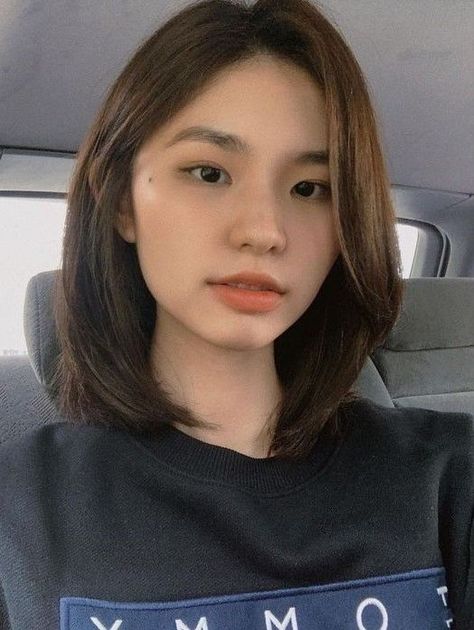 Little Explorers: Adventure-Ready Hairstyles for Girls Asian Short Hair Bob Layered Hairstyles, Korean Medium Haircut, Korean Haircut Short, Medium Haircut Korean, Short Hair Styles Korea, Asian Hair Bob, Korean Short Haircut, Ulzzang Short Hair, Korean Short Hair