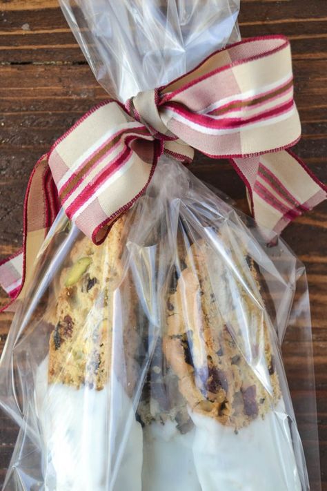 Biscotti Packaging Ideas, Valentine's Diy Gifts, Biscotti Packaging, Turtle Fudge, Best Biscotti Recipe, Christmas Royal Icing Cookies, Cranberry Pistachio Biscotti, Computer Pics, Pecan Turtles