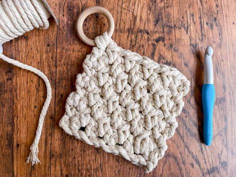 Crochet Trivet Free Pattern, Crochet Trivet Pattern, Crochet Trivets, Crochet Trivet, Kitchen Scrubbies, Crochet Hot Pad, Cotton Crochet Patterns, Crochet Hat Sizing, Chunky Yarn Crochet