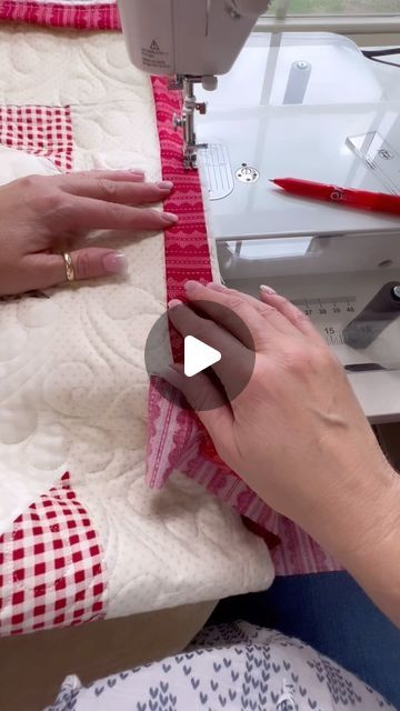 Longarm Quilting Tutorials, Binding Techniques, Quilt Binding Tutorial, Quilt Corners, Long Arm Quilting Patterns, Chicken Quilt, Long Arm Quilting, Sampler Box, Sewing Binding