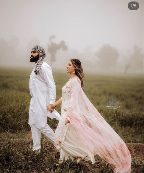 Sikh Wedding Photography, Punjabi Wedding Couple, Proposal Photoshoot, Pre Wedding Photoshoot Outfit, Punjabi Couple, Pre Wedding Shoot Ideas, Pre Wedding Photoshoot Outdoor, Wedding Photoshoot Poses, Wedding Couple Photos