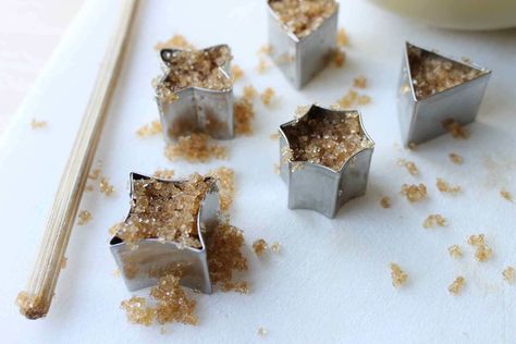 homemade sugar cubes :: story of a kitchen Sugar Cubes Recipe, Sugar Cubes Diy, Simmer Pots, Make Brown Sugar, Infused Sugar, Turbinado Sugar, Sugar Rose, Candy Gift Box, How To Make Brown