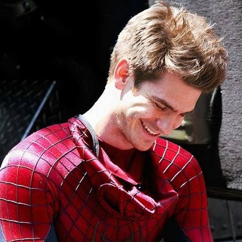 Andrew Garfield Peter Parker, Spiderman Andrew Garfield, Spiderman Andrew, Peter Parker Andrew Garfield, Andrew Garfield Spiderman, Garfield Spiderman, Spiderman Costume, Taylor Songs, Princess Diana Photos