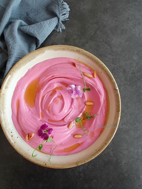 Beetroot Hummus, Sommer Mad, Pink Food, Pink Foods, Food Wallpaper, Snacks Für Party, Party Snacks, Flavorful Recipes, Beautiful Food