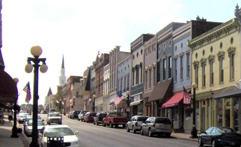 Harrodsburg Kentucky, Old American Town Aesthetic, Downtown Louisville Kentucky, Elizabeth Town Kentucky, Picturesque Small Towns, Small Town America Main Street, Kentucky Vacation, Kentucky Attractions, Kentucky Bourbon Trail