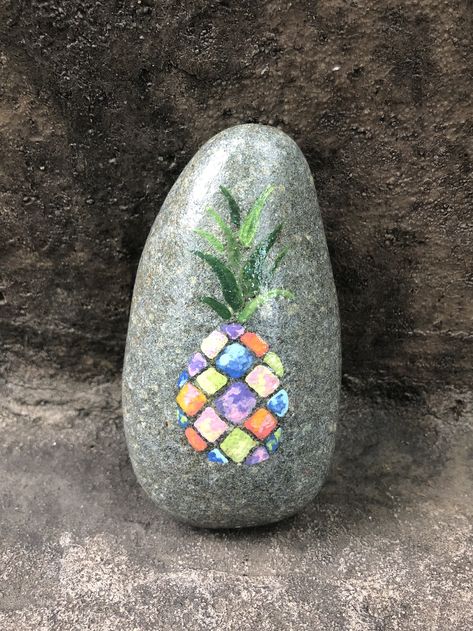 Pineapple painted rock by Christa Keeler Tropical Rock Painting, Food Rocks, Pineapple Painting, Turtle Crafts, Stone Art Painting, Shell Crafts Diy, Beach Glass Art, Painted Rocks Craft, Flamingo Art