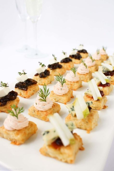 The Ultimate Canapé | Community Post: 15 Delicious Finger Foods To Serve At Your New Year's Eve Party Salmon Mousse Recipes, Smoked Salmon Mousse, Salmon Mousse, Balsamic Onions, Canapes Recipes, Smoked Salmon Recipes, Mini Pizzas, Mousse Recipes, Finger Food Appetizers