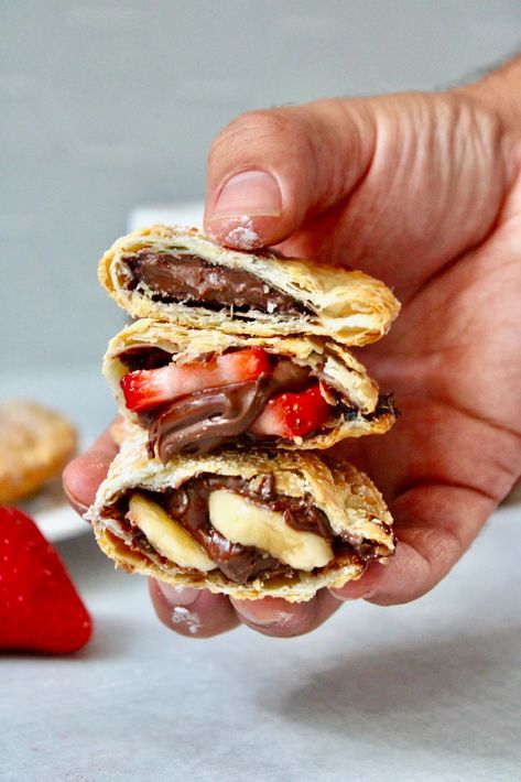 Hope everyone’s weekend is filled with all the best things like these #Nutella #Empanadas🤤 I enjoy these with strawberries, bananas, or even plain! Which @nutella empanada would you choose?!?! Go ahead and indulge, you deserve it! Strawberry Empanadas Recipe, Banana Nutella Empanadas, Vegetarian Empanada Filling, Chilean Empanadas Dough, Nutella Banana Tortilla, Easy Empanadas Recipe, Puff Pastry Desserts, Banana Nutella, Puff Pastry Dough