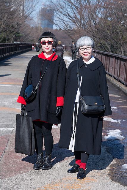 Classic Japanese Style by tokyofashion, via Flickr Minimalist Fashion Dresses, Japanese Minimalist Fashion, Japanese Minimalist, Yoyogi Park, Japan Fashion Street, Estilo Harajuku, Harajuku Fashion Street, Minimalist Fashion Women, Japanese Street