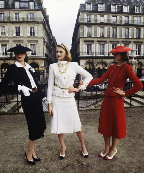 Street Style Vintage, Haute Couture Style, Vintage Street Fashion, Vintage Street Style, Mode Chanel, Amy Jackson, Red Suit, 1980s Fashion, 1970s Fashion