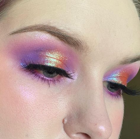 jak on Instagram: “Just a quick and simple look to showcase the beauty that is this orange shimmer from @cloudchaser_cosmetics. 🥲🥲🥲 PRODUCTS (Items marked…” Multichrome Eyeshadow, Funky Makeup, Duochrome Eyeshadow, Date Night Makeup, Simple Look, Creative Makeup Looks, Solar Wind, Festival Makeup, Makeup Eyeliner