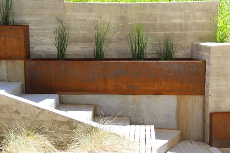 Corten Planter Boxes - V Studio Corten Planter, Planters Diy, Low Water Gardening, Corten Steel Planters, Courtyard Gardens Design, Courtyard Design, Deck Designs Backyard, Landscape Products, Exterior Renovation