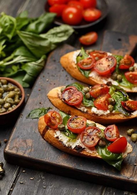 Sommer Mad, Bruschetta Recipe, Idee Pasto, Deilig Mat, Food Platters, Bruschetta, Food Photo, Italian Recipes, Food Inspiration