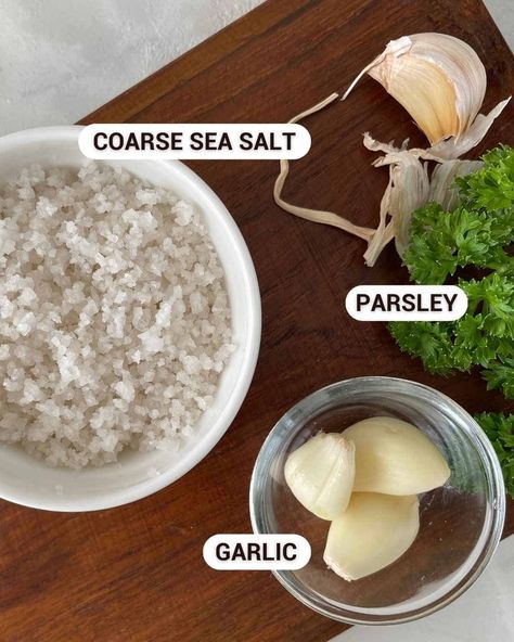 Garlic Parsley Salt - CookinUpLife Praline Sauce, Infused Salt, Parsley Recipes, How To Store Garlic, Nacho Cheese Sauce, Vegan Ranch, No Salt Recipes, Kitchen Time, Garlic Salt