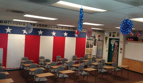 My classroom! US History! High School :) American History Classroom Decor, Classroom Decoration Charts, Class Project Ideas, Civics Classroom, Texas History Classroom, History Teacher Classroom, Patriotic Classroom, History Classroom Decorations, High School History Classroom