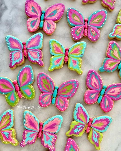 Mary Mansfield on Instagram: ““Just like the butterfly, I too shall awaken in my own time” ~Deborah Chaskin Happy International Women’s Day 🦋 . . . #iwd2022…” Butterfly Cookies Royal Icing, Butterfly Royal Icing, Insect Cookies, Spring Sugar Cookies, Group Of Butterflies, Spring Flower Cookies, Cookies Spring, Cookie Decorating Icing, Butterfly Cookies