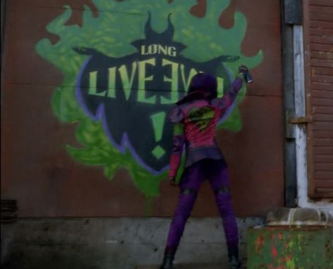 mal spray painting her mothers logo on the isle of the lost from the movie descendants #descendents #descendents2 #descendents3 #disney #disneyvillians #disneyvilliankids #theisleofthelost #pinthis #mal #evie #villiankids #carlos #kingben #jay #audrey #sofiacarson #thomasdoherty #uma #chinaannemcclain #sarahjeffry #sarahjeffries #vkahestic #ahestic #villankidahestic #descendentsahestic #malahestic #evieahestic #carlosahestic #jayahestic Mal Aesthetic, Descendants Party Ideas, Mal And Ben, Evie Descendants, Mal Descendants, Mal And Evie, Descendants Party, The Isle Of The Lost, Bad Songs