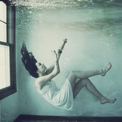 This picture of a woman under water represents the event of Ophelia drowning. The woman is just laying there under the water, not trying to save herself or stop from drowning, much like Ophelia does towards the end of the play. Learn To Swim, Water Photography, Types Of Girls, Poses References, Ap Art, Underwater Photography, 인물 사진, Drawing Poses, Pose Reference