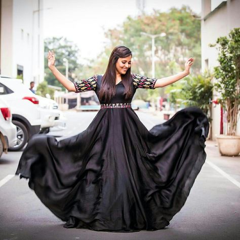 Anasuya latest photoshoot 2017 Latest Photoshoot Ideas, Photo Stills In Long Frocks, Anarkali Dress Photoshoot Poses, Long Gown Poses Fashion Photography, Poses In Traditional Gown, Photoshoot With Gown, Long Frocks For Photoshoot, Photography Poses Long Dress, Long Frocks Photo Poses