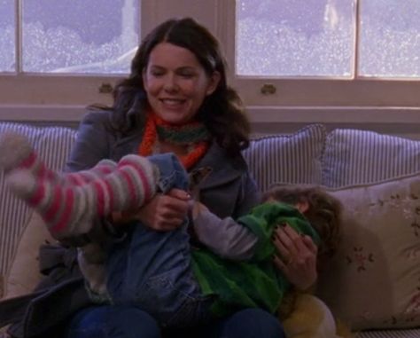 Gilmore Girls Season 7, Gilmore Girls Seasons, Lauren Graham, Stars Hollow, Gilmore Girls, Socks, Stars, Quick Saves