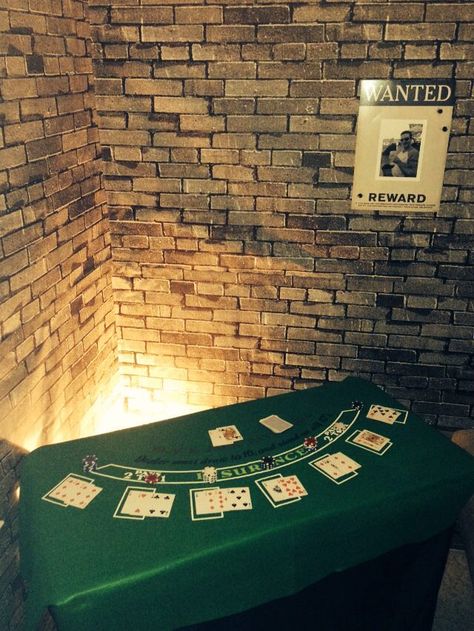 Great poker set up for a bachelor party 1920 Theme, Harlem Nights Party, Roaring 20s Birthday Party, 1920 Party, Roaring 20s Birthday, Roaring 20s Theme, Mafia Party, Gangster Party, Prohibition Party