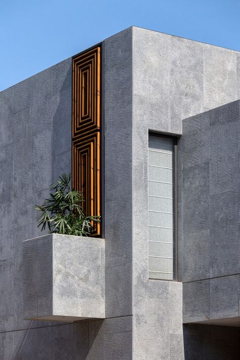 House Design with An Inward-Looking Spatial Arrangement | Arch. Lab - The Architects Diary Arch Daily House, Exposed Concrete Facade, Residential Facade, Indian House Exterior Design, Window Grills, Elevation Ideas, Facade Architecture Design, Concrete Facade, Building Elevation