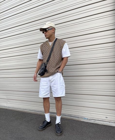 Knitted Vest Outfit Men, Vest Outfits For Men, Sleeveless Sweater Vest Outfit, Vest Outfits Men Streetwear, Sleeveless Sweater Outfit, Sweater Vest Outfit Mens, Vest Men Outfit, Vest Street Style, Men Vest Outfits