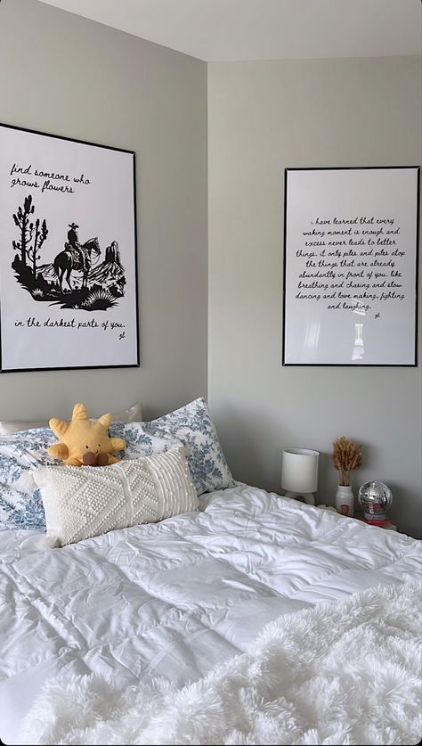 College Apartment Meals, Cute College Apartment Ideas Bedroom, Bedroom Decor College Apartment, Post Grad Apartment, College Apartment Inspiration, Bedroom College Apartment, College Girl Bedrooms, College Apartment Ideas, Apartment Bedroom College