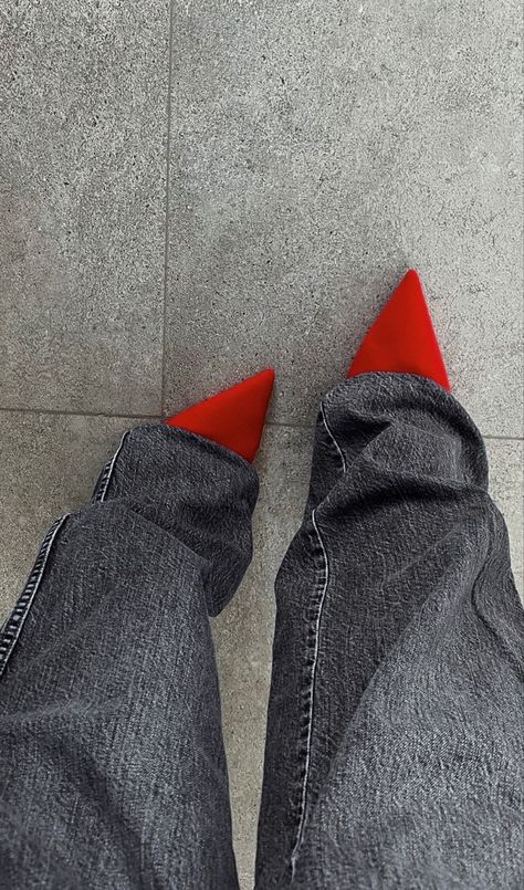 Red Heels Outfit, Shoes Heels Classy, Denim On Denim, Outfit Red, Heels Outfits, Red Pumps, Pumps Shoes, Jeans Outfit, Red Aesthetic