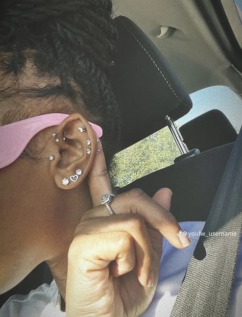 Piercing Ideas Black Women, Ear Piercing Ideas Black Women, Ear Piercing Ideas Black, Ear Piercings Black Women, Ears Piercing, Ear Piercing Ideas, Pretty Ear Piercings, Cute Ear Piercings, Leg Tattoos Women