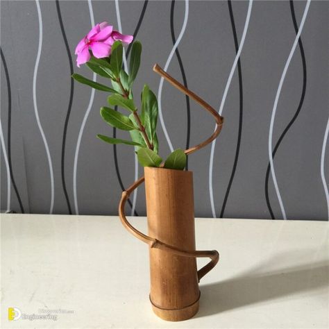 30 The Most Creative Planters Made Out Of Bamboo - Engineering Discoveries Best Office Plants, Bamboo Wedding, Bamboo Flower, Handmade Desk, Flower Vase Design, Bamboo Diy, Plant Wedding, Wood Decorations, Handmade Desks