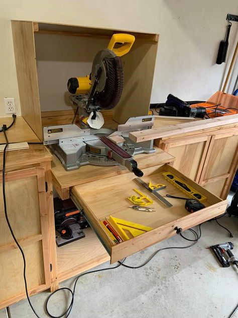 Workbench With Dust Collection, Diy Workbench With Miter And Table Saw, Garage Organization Ideas Diy, Garage Workbench Ideas, Work Bench Vacuum, Diy Garage Bar, Diy Garage Cabinets, Diy Garage Organization, Diy Garage Work Bench