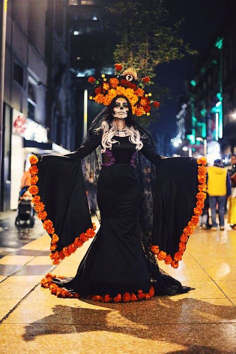 Day Of The Dead Cosplay, Catrina Outfit, Day Of The Dead Outfit, Halloween Women Costumes, Catrina Dress, Mexican Halloween Costume, Day Of The Dead Decorations, Catrina Costume, Day Of The Dead Wedding