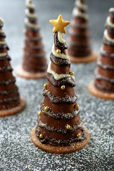 Christmas Tree Chocolates, Winter Torte, Coffee Mousse, Star Shaped Cookies, Dark Chocolate Mousse, Chocolate Christmas, Tiramisu Cake, Easy Cheesecake Recipes, Chocolate Mousse Cake